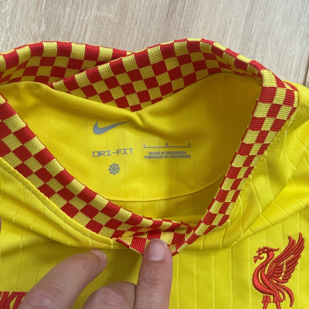 Nike Yellow Liverpool 2021/22 Third Breathe Stadium Jersey - Picture 2 of 3
